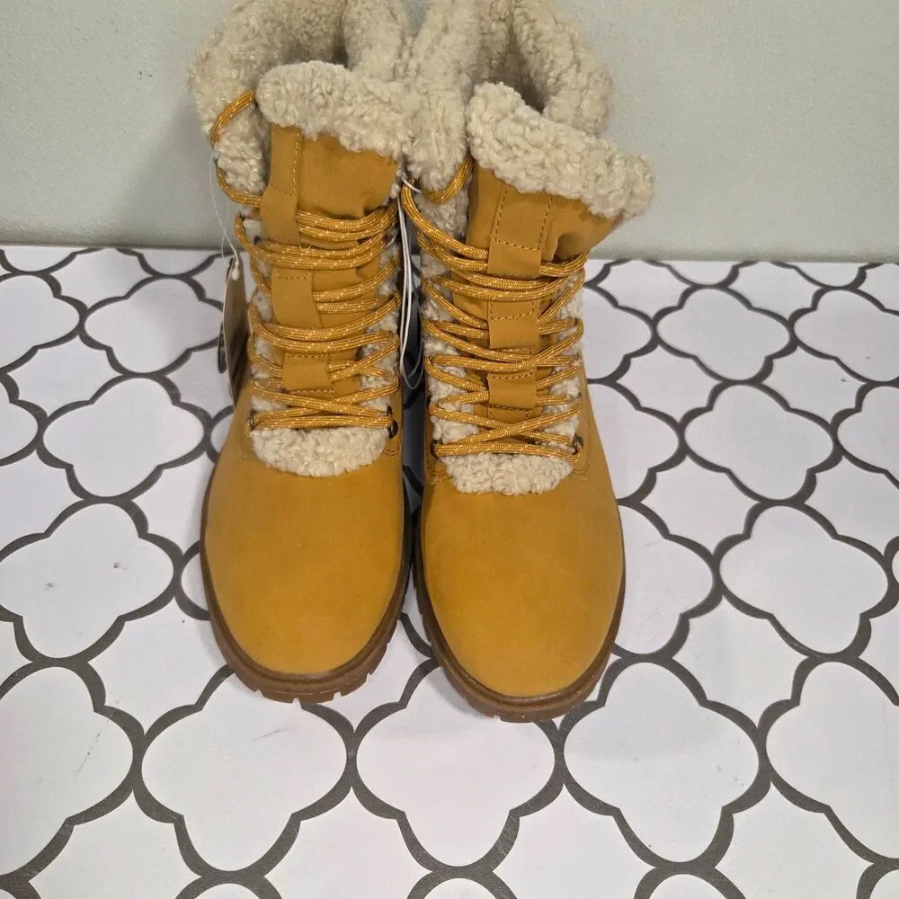 Lug Sol Women's Winter Snow Hiking Boots Memory Foam Tan 'Fur' Lined sz 10 NEW